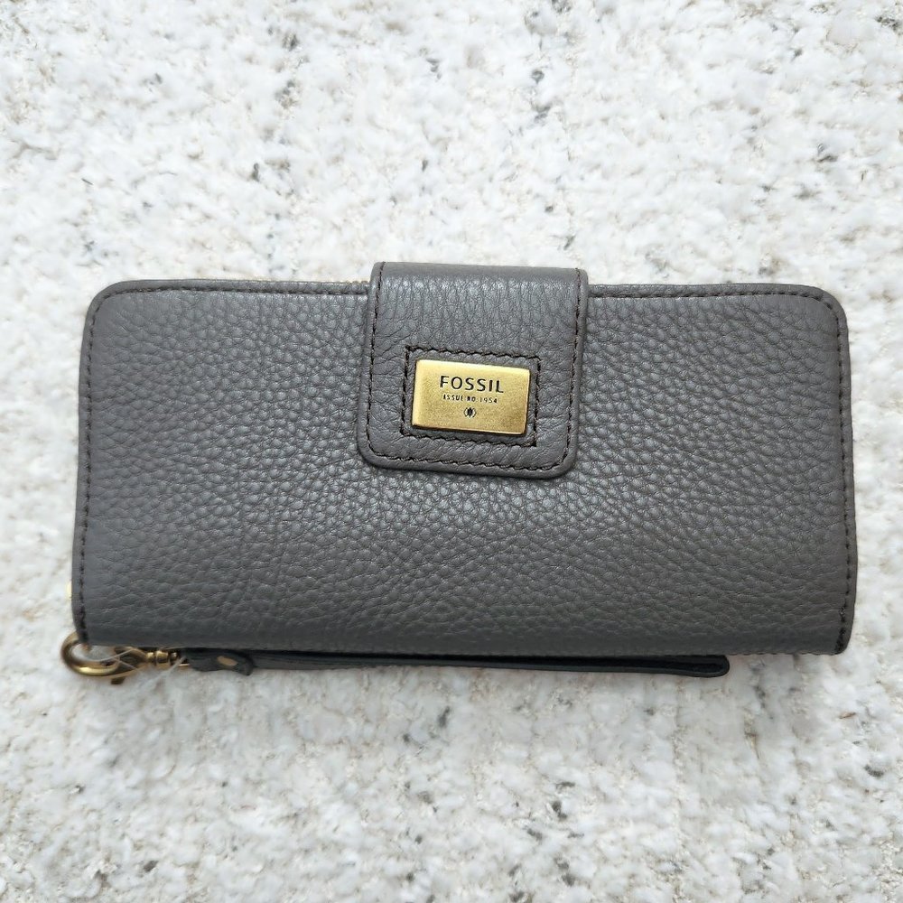 NWT Fossil Gray Pebbled Leather Quinn Zip Bifold Clutch Wristlet